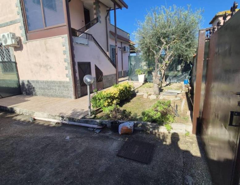 appartamento in vendita a Roma in zona Piana del Sole