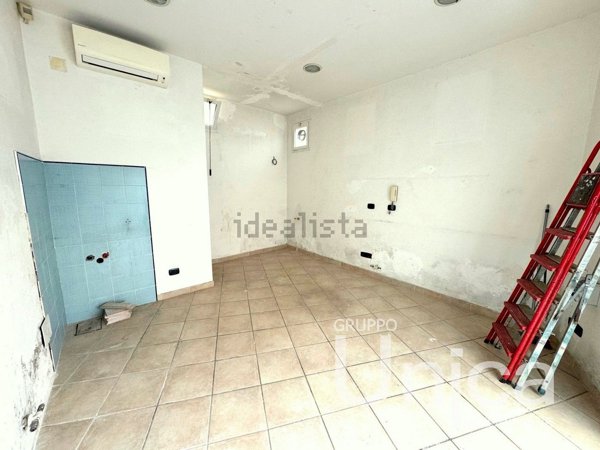 locale commerciale in vendita a Roma in zona Primavalle