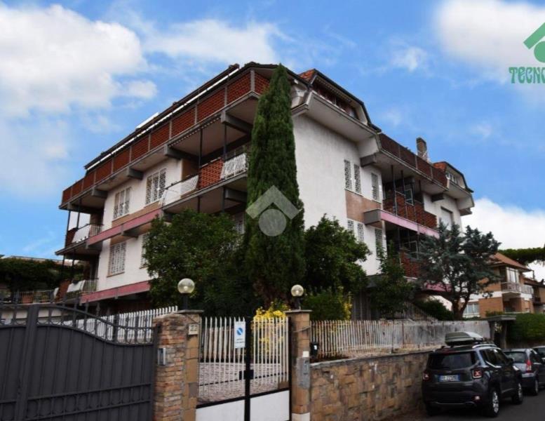 appartamento in vendita a Roma in zona Appio Pignatelli