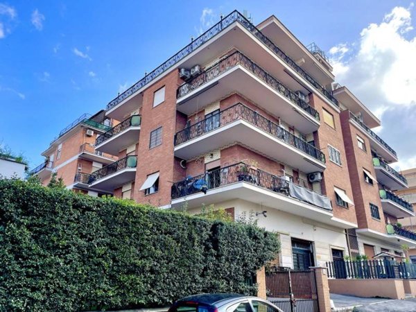 appartamento in vendita a Roma in zona Colle Prenestino