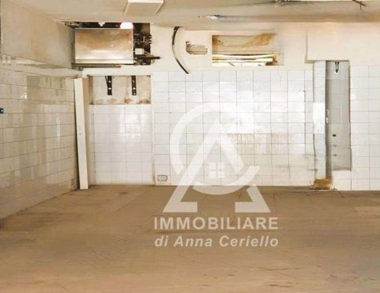 negozio in vendita a Roma in zona Don Bosco