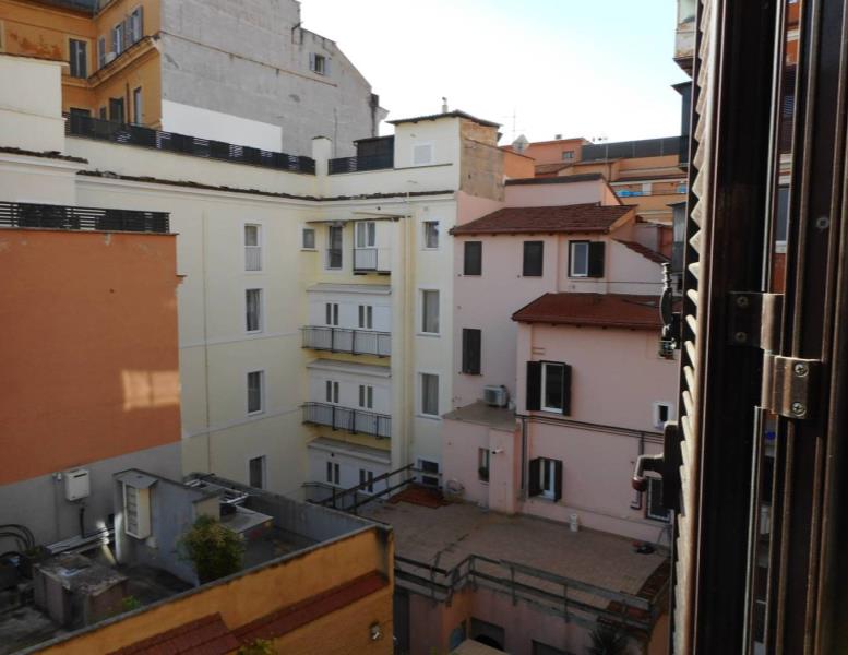 appartamento in vendita a Roma in zona Castro Pretorio