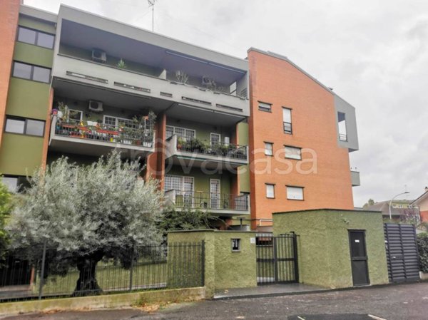 appartamento in vendita a Roma in zona Axa