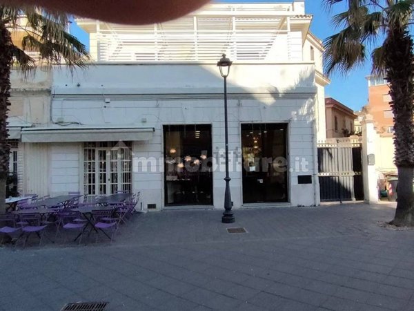 locale commerciale in vendita a Roma in zona Ostia