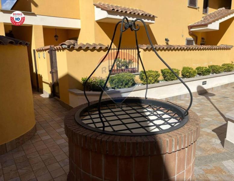 appartamento in vendita a Roma in zona Valle Santa