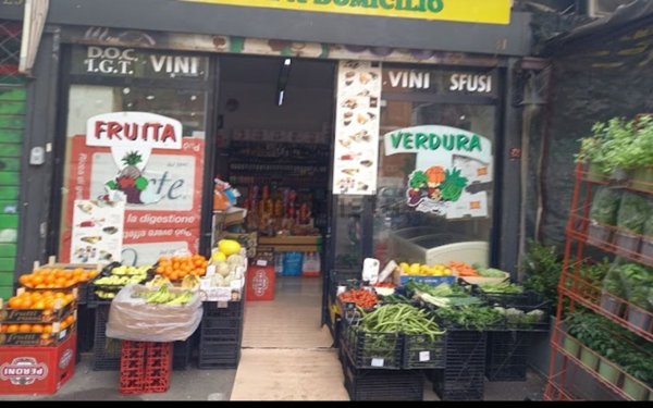 negozio in vendita a Roma in zona Appio Claudio