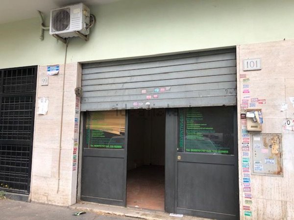 locale commerciale in vendita a Roma in zona Ponte Mammolo