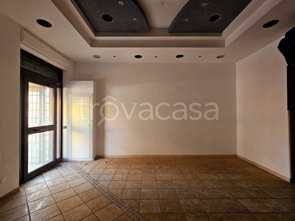 negozio in vendita a Roma in zona Torre Maura