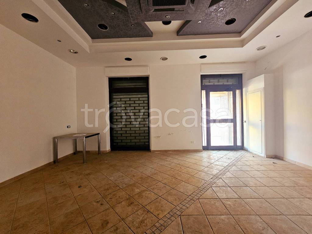 negozio in vendita a Roma in zona Torre Maura