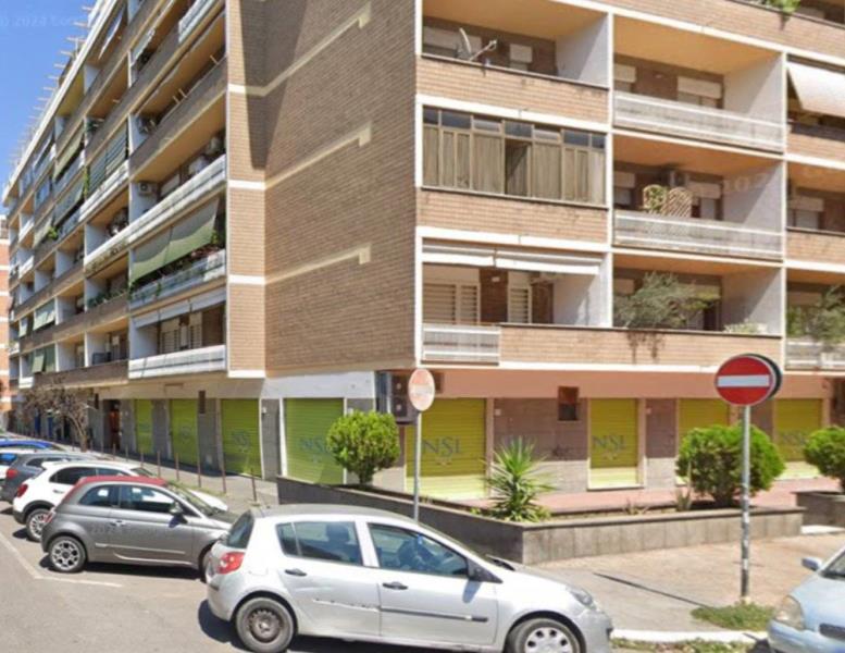 negozio in vendita a Roma in zona Appio Claudio