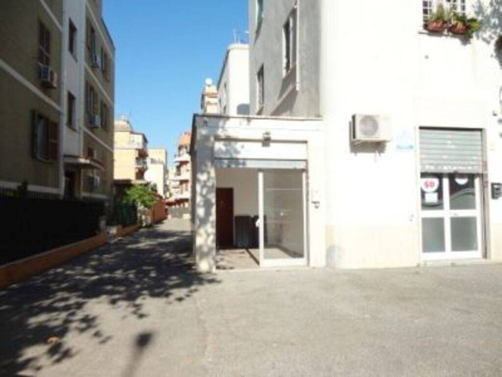 negozio in vendita a Roma in zona Prenestino-Centocelle
