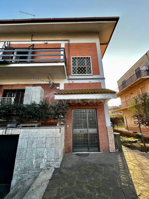 appartamento in vendita a Roma in zona Castel di Leva