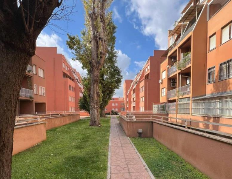 appartamento in vendita a Roma in zona Ardeatino