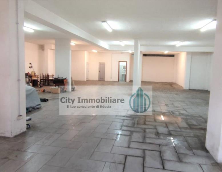 locale commerciale in vendita a Roma in zona Ottavia