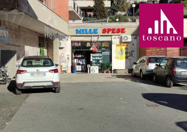 negozio in vendita a Roma in zona Primavalle