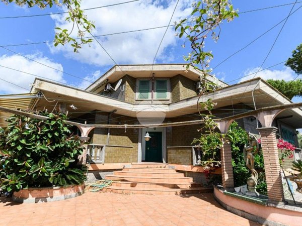 casa indipendente in vendita a Roma in zona Massimina/Casal Lumbroso