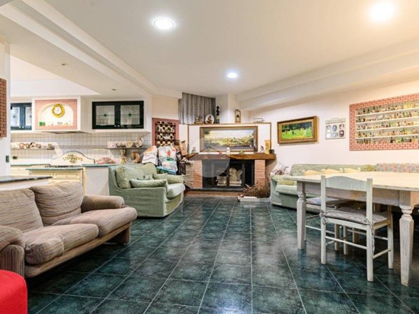 casa indipendente in vendita a Roma in zona Massimina/Casal Lumbroso