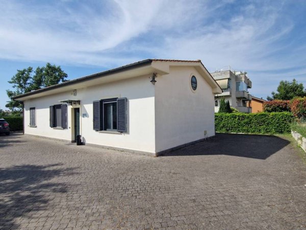 intera palazzina in vendita a Roma in zona Romanina