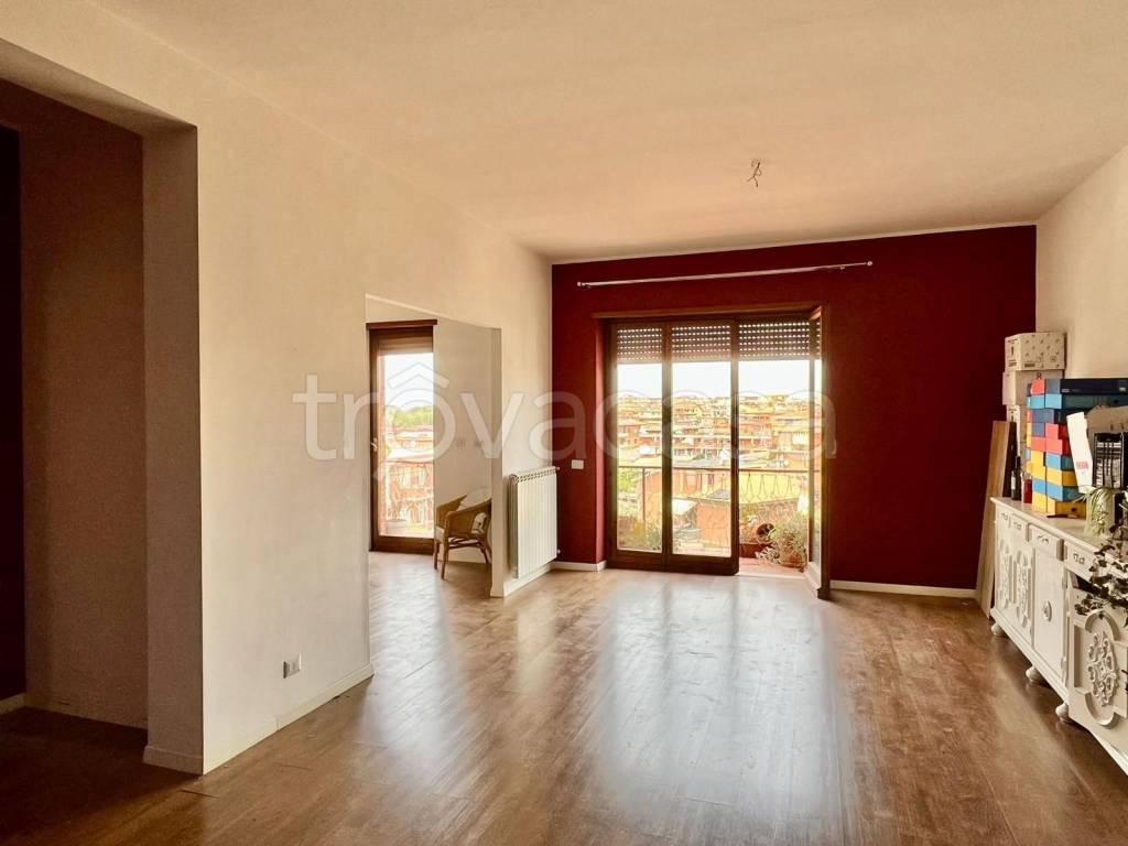 appartamento in vendita a Roma in zona Torre Angela