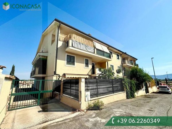 appartamento in vendita a Roma in zona Castelverde