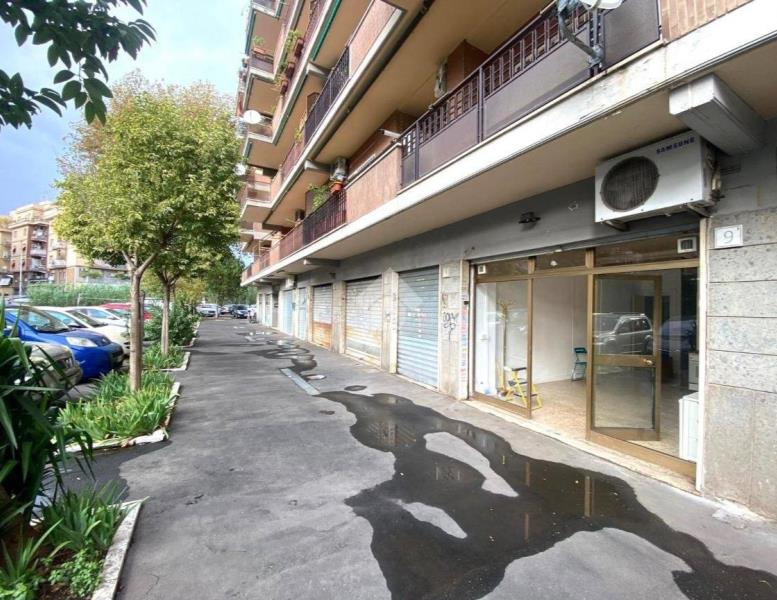 locale commerciale in vendita a Roma