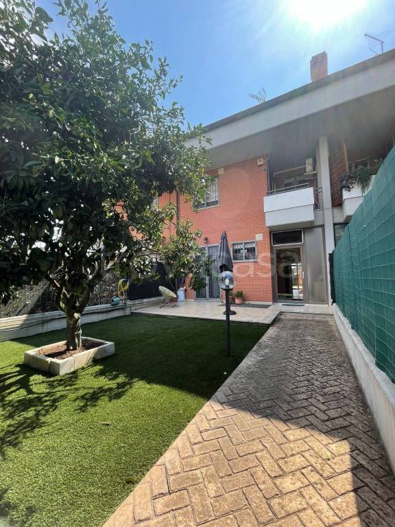 casa indipendente in vendita a Roma in zona Dragona/Bagnoletto