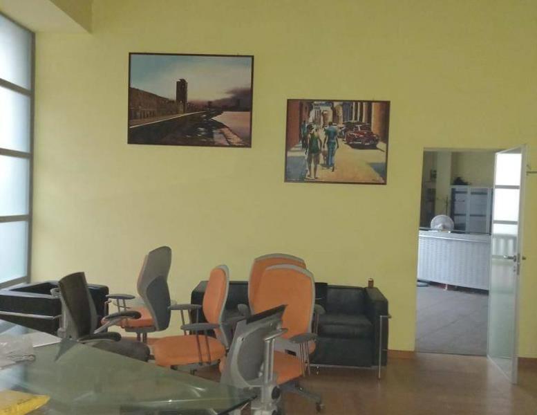 locale commerciale in vendita a Roma in zona Tuscolano