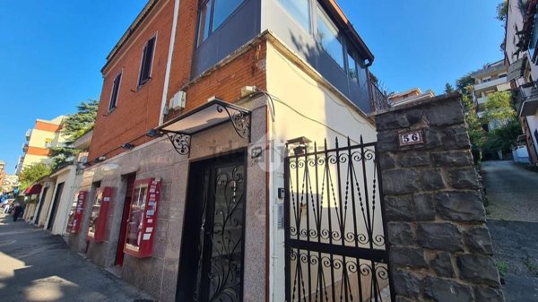 locale commerciale in vendita a Roma in zona Della Vittoria