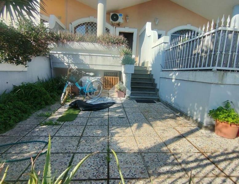 casa indipendente in vendita a Roma