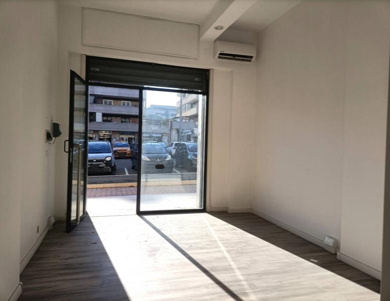 negozio in vendita a Roma in zona Ostiense