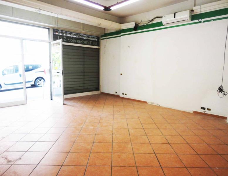 negozio in vendita a Roma in zona Tor di Quinto