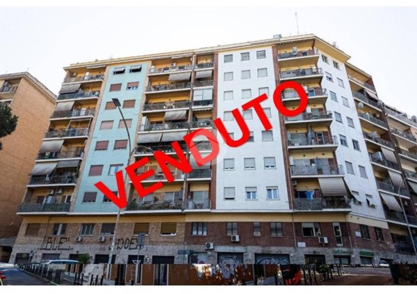 appartamento in vendita a Roma in zona Ostiense
