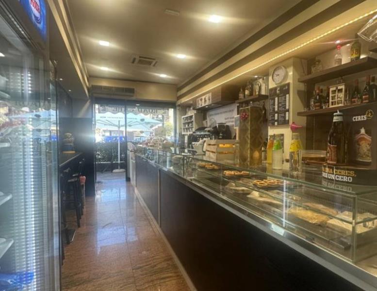 negozio in vendita a Roma in zona Cinecittà