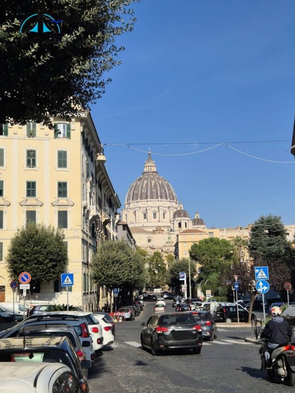 locale commerciale in vendita a Roma in zona Aurelio