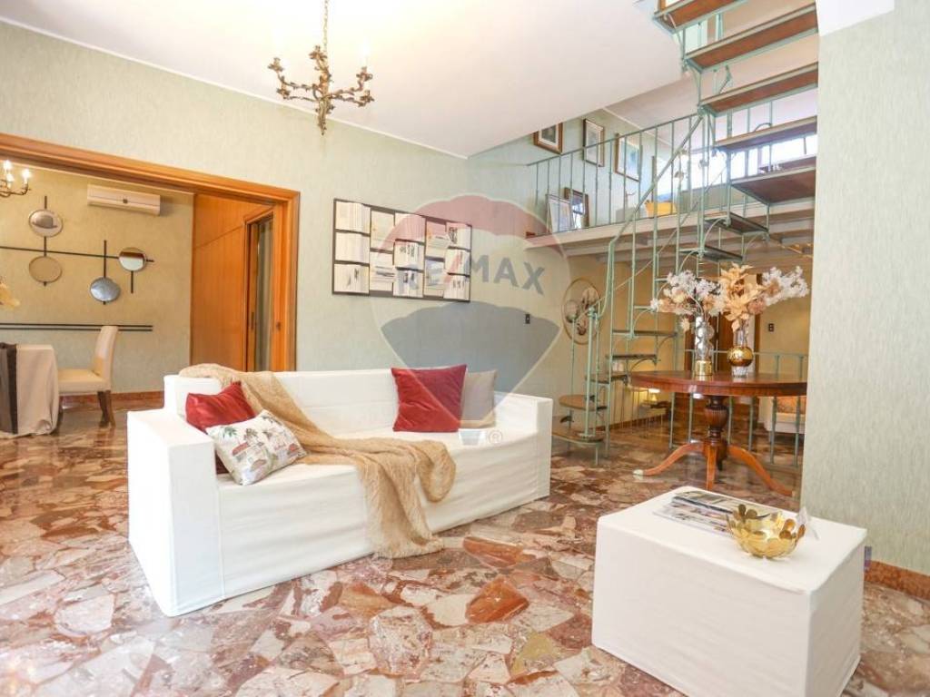 appartamento in vendita a Roma in zona Appio Pignatelli