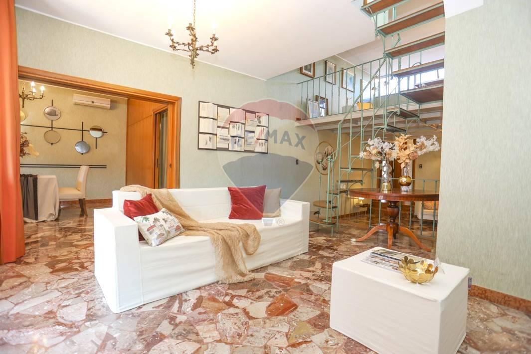 appartamento in vendita a Roma in zona Appio Pignatelli