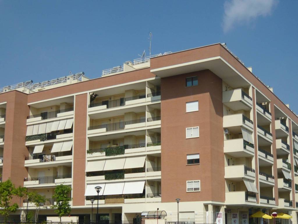 appartamento in vendita a Roma in zona Torre Angela