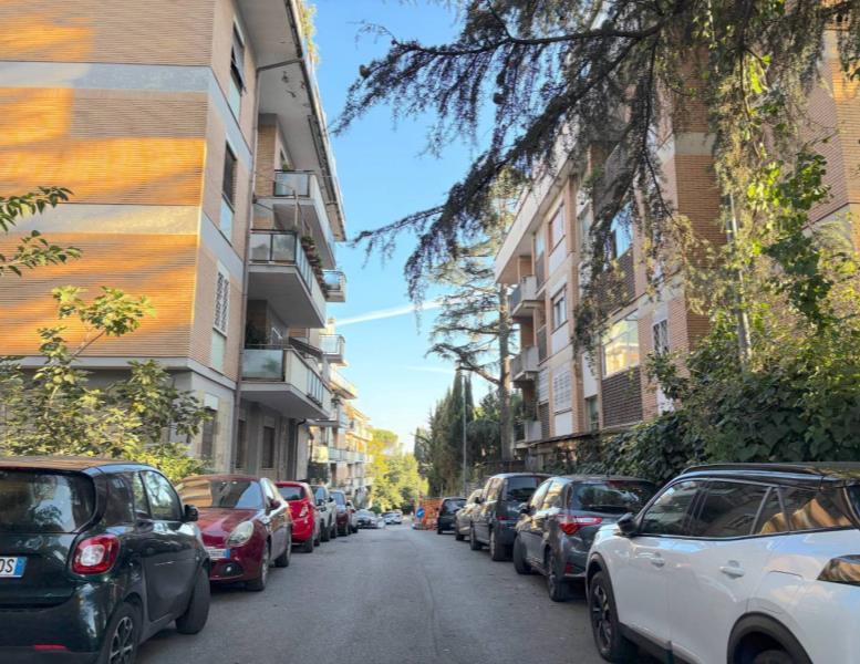 appartamento in vendita a Roma in zona Tomba di Nerone
