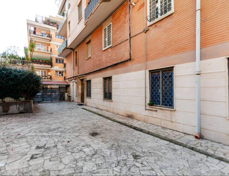 appartamento in vendita a Roma in zona Ostia
