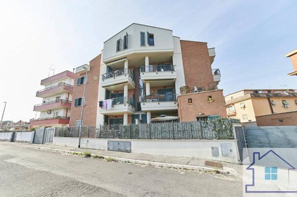 appartamento in vendita a Roma in zona Torre Gaia