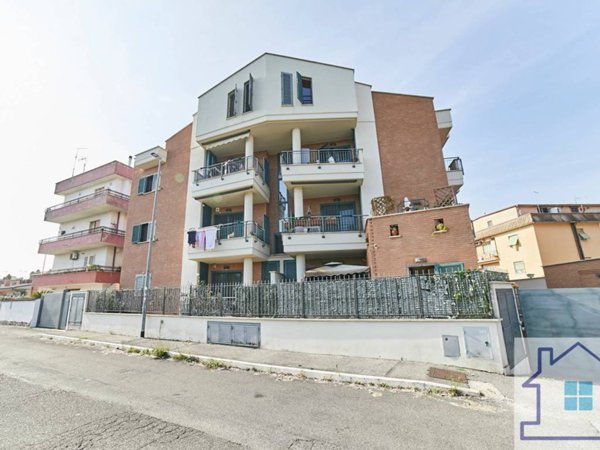 appartamento in vendita a Roma in zona Torre Gaia