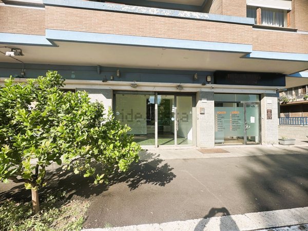 locale commerciale in vendita a Roma in zona Ostia