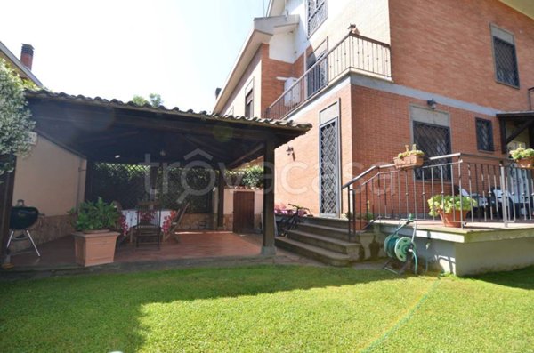 casa indipendente in vendita a Roma in zona Axa