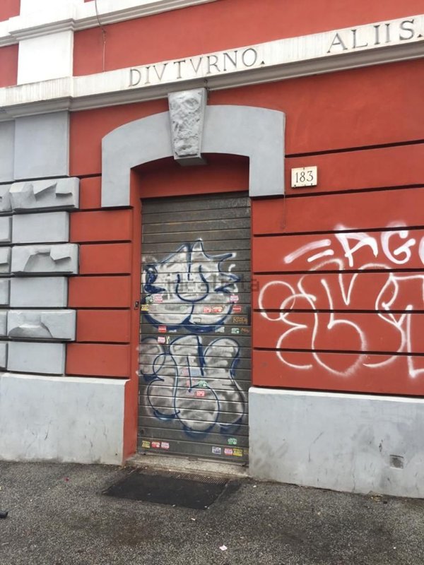 locale commerciale in vendita a Roma