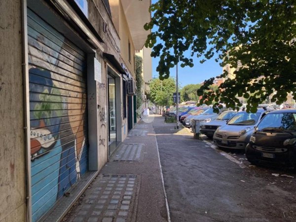 negozio in vendita a Roma in zona Don Bosco