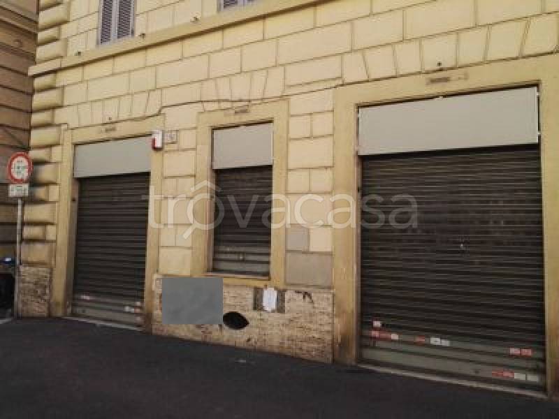 negozio in vendita a Roma in zona Rione Regola