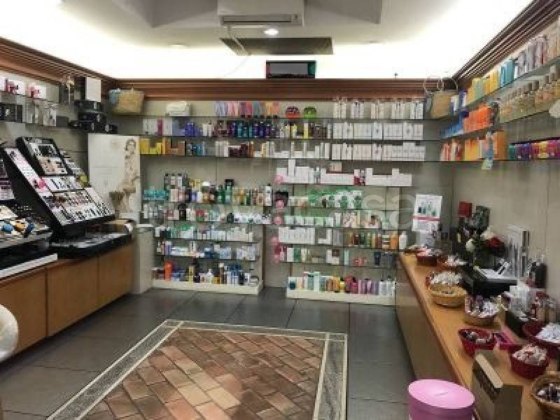 negozio in vendita a Roma in zona Rione Regola