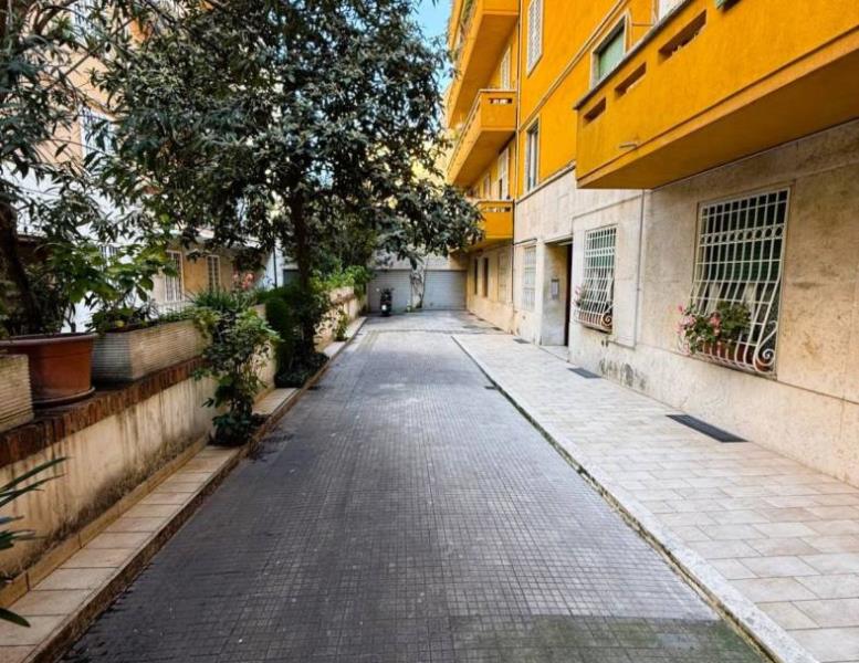 appartamento in vendita a Roma in zona Nomentano