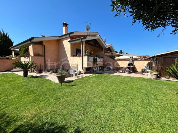 casa indipendente in vendita a Roma in zona Infernetto