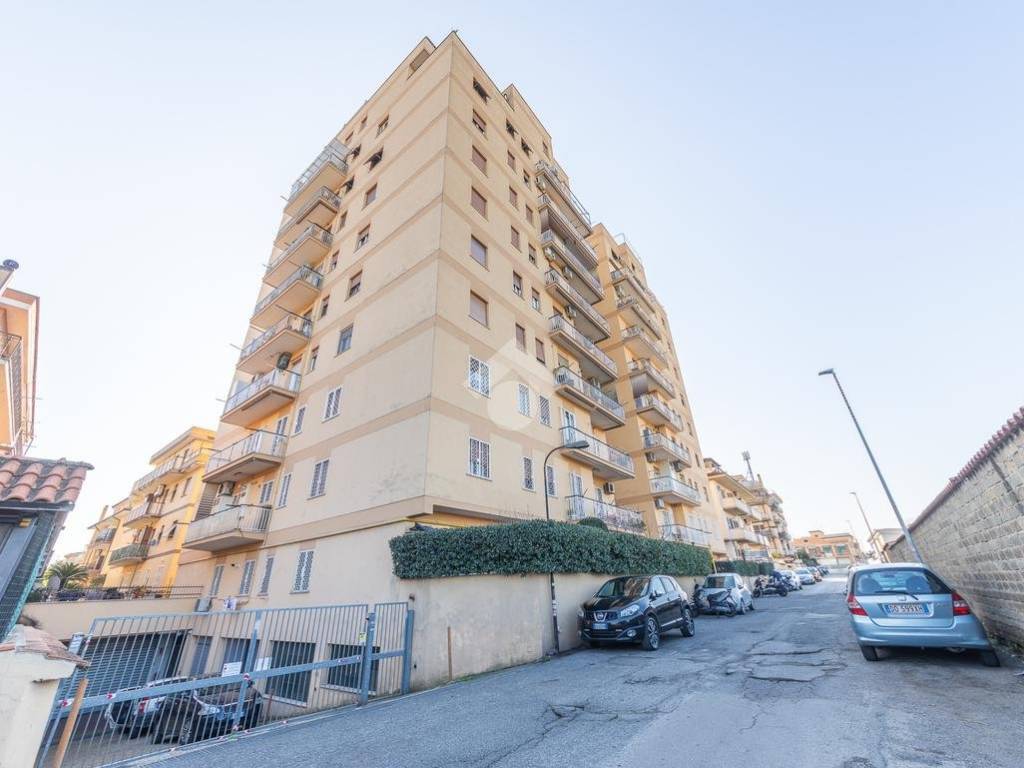 appartamento in vendita a Roma in zona Torre Angela